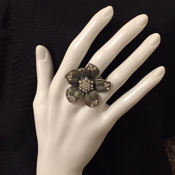 Antique Silver Rhinestone Flower Cocktail Ring – Lane Bryant (Stretchy) - Picture 6 of 8